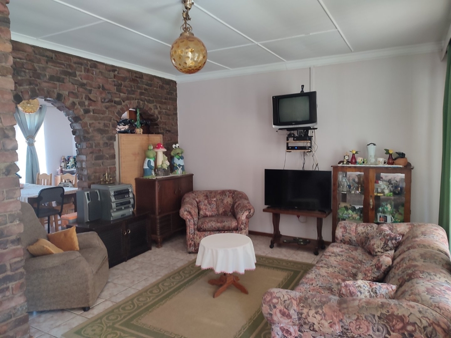 4 Bedroom Property for Sale in Uitsig Free State